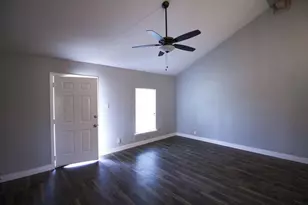 2733 Livingston Ave, Fort Worth, TX 76110 - Photo 4