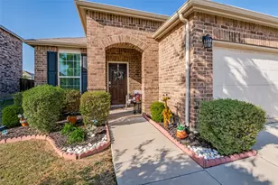 1333 Vernon Dr, Aubrey, TX 76227 - Photo 2