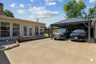 10419 Royalwood Dr, Dallas, TX 75238 - Photo 32