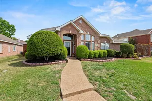8801 Watersway Dr, Rowlett, TX 75088 - Photo 2