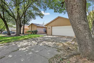 2222 Honey Creek Ln, Arlington, TX 76006 - Photo 2