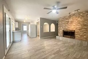 702 Pinehill Ln, Grand Prairie, TX 75052 - Photo 4