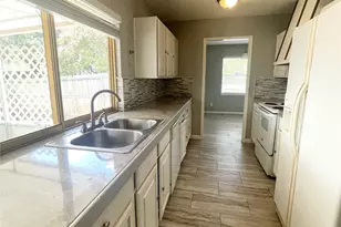 702 Pinehill Ln, Grand Prairie, TX 75052 - Photo 8