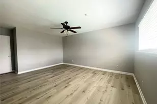 702 Pinehill Ln, Grand Prairie, TX 75052 - Photo 12