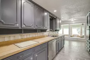 1225 Crestwood Dr, Cleburne, TX 76033 - Photo 22