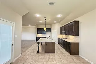 637 Peach Ln, Burleson, TX 76028 - Photo 6