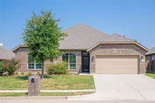 637 Peach Ln, Burleson, TX 76028 - Photo 2