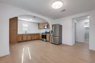 2410 S Marsalis Ave, Dallas, TX 75216 - Photo 12