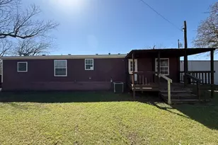 510 W Maple St, Nocona, TX 76255 - Photo 12