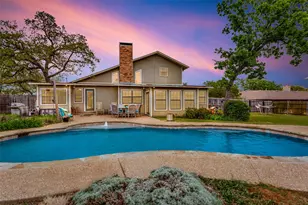 9714 Windsor Cir, Fort Worth, TX 76140 - Photo 2