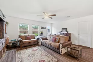 412 Falling Star Dr, Fort Worth, TX 76052 - Photo 4