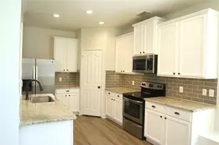 1121 Golden Eagle Ct, Aubrey, TX 76227 - Photo 6