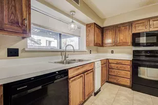 1413 Palmnold Cir E, Fort Worth, TX 76120 - Photo 12