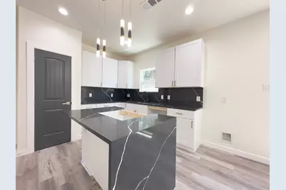 2720 Morning Avenue, Dallas, TX 75210 - Photo 8