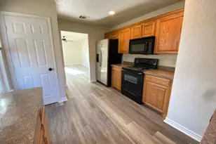 514 Euclid St, Cleburne, TX 76033 - Photo 4