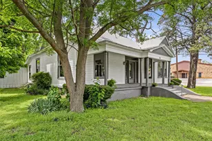 741 N Anglin St, Cleburne, TX 76033 - Photo 2