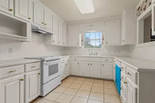 201 Pecan Village Cir, Waco, TX 76710 - Photo 12