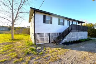 2304 Beverly Dr, Granbury, TX 76048 - Photo 2