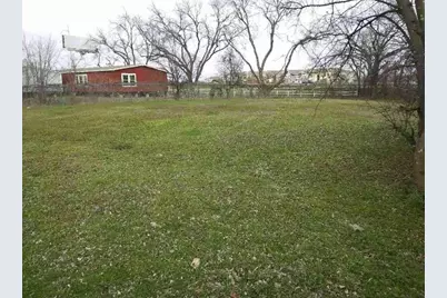 319 E Miller Street, Burleson, TX 76028 - Photo 4