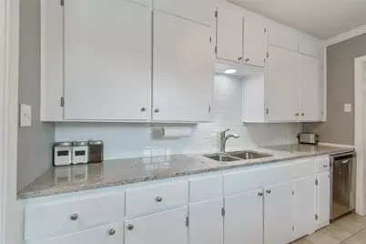 3909 Locke Avenue, Fort Worth, TX 76107 - Photo 10