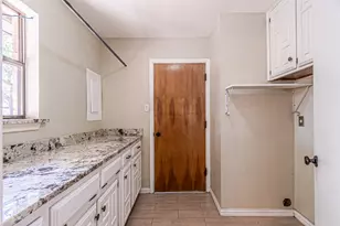 8808 Sylvan Ct, Fort Worth, TX 76120 - Photo 24