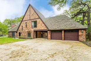 1308 Clover Hill Rd, Mansfield, TX 76063 - Photo 2