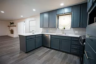 2121 Stonegate Dr N, Bedford, TX 76021 - Photo 10