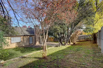 110 Wildbriar Street, Euless, TX 76039 - Photo 18