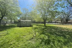 1100 Poe St, Azle, TX 76020 - Photo 4