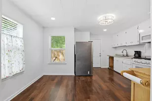 320 W Rucker St, Granbury, TX 76048 - Photo 14