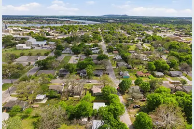 320 W Rucker Street, Granbury, TX 76048 - Photo 32
