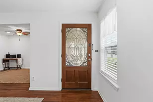 320 W Rucker St, Granbury, TX 76048 - Photo 6