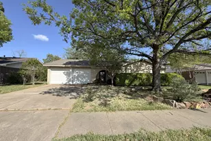 5112 Karen Dr, North Richland Hills, TX 76180 - Photo 2