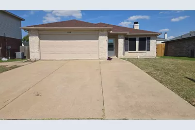 1330 Blazing Star Trail, Burleson, TX 76028 - Photo 2