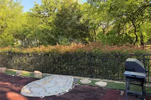 2525 Creek Villas Dr, Bedford, TX 76022 - Photo 10