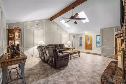 826 Lake Forest Court, Grapevine, TX 76051 - Photo 6