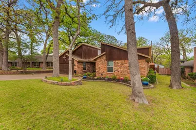 826 Lake Forest Court, Grapevine, TX 76051 - Photo 2