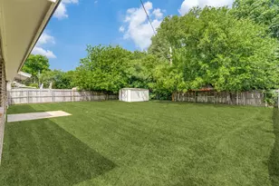 634 Lisa St, Burleson, TX 76028 - Photo 12