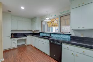 1405 Blackhill Ct, Arlington, TX 76012 - Photo 16