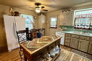 555 S Allen St, Boyd, TX 76023 - Photo 8