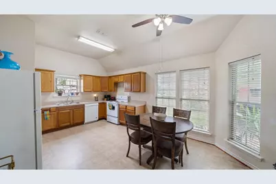 121 W Oneal Street, Wills Point, TX 75169 - Photo 6