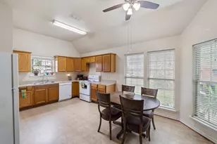 121 W Oneal St, Wills Point, TX 75169 - Photo 6