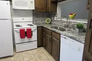 917 Turtle Cove, Irving, TX 75060 - Photo 2