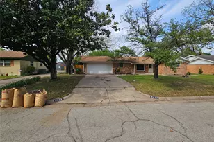 5629 Starlight Dr, Haltom City, TX 76117 - Photo 2