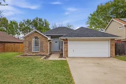 829 Parkwest Boulevard, Saginaw, TX 76179 - Photo 2