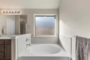 117 Cheryl Dr, Keene, TX 76059 - Photo 24