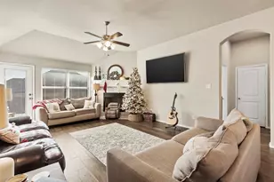 117 Cheryl Dr, Keene, TX 76059 - Photo 18