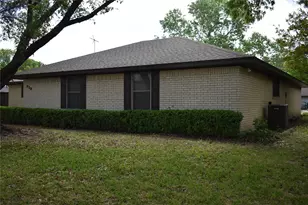 210 Iroquois Ln, Waxahachie, TX 75165 - Photo 2