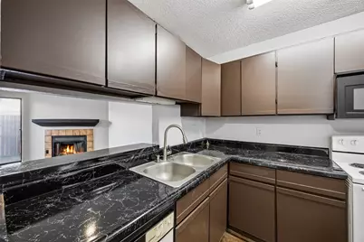 724 W Collins Street, Denton, TX 76201 - Photo 10