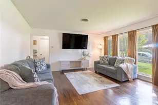 2422 Santa Cruz Dr, Dallas, TX 75227 - Photo 4